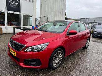 Damaged car Peugeot 308 1.2 PureTech Allure AUTOMAAT 2019/8