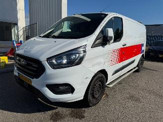 skadebil auto Ford Transit Custom 340 2.0 TDCI L2H1 Trend 2021/2