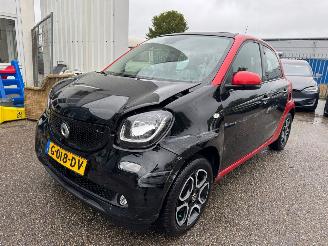 uszkodzony samochody osobowe Smart Forfour EQ AUTOMAAT Business Solution 18 kWh BJ 2019 82.436 KM 2019/9