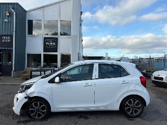 krockskadad bil auto Kia Picanto 1.0 CVVT First Edition BJ 2017 140.559 KM 2017/7