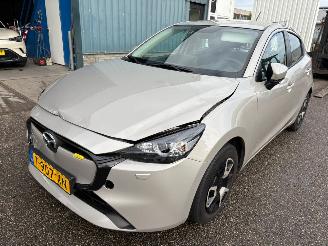 krockskadad bil auto Mazda 2 1.5 AUTOMAAT SkyActiv-G 90 Centre-Line BJ  2023 44.763 KM 2023/9