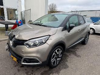 Vaurioauto  passenger cars Renault Captur 1.2 TCe Dynamique AUTOMAAT 2014/6