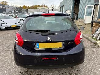 Peugeot 208 1.2 VTi Urban Soul picture 6