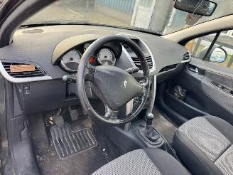 Peugeot 207 1.4-16V XR picture 10