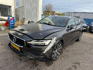damaged passenger cars Volvo V-60 2.0 T5 Momentum 250 PK AUTOMAAT 2018/10