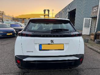 Peugeot 2008 1.2 PureTech Blue Lease Active picture 4