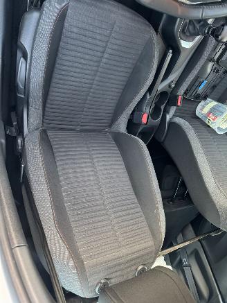 Peugeot 2008 1.2 PureTech Blue Lease Active picture 13