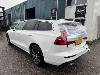 Volvo V-60 2.0 B3 Momentum Business AUTOMAAT picture 3