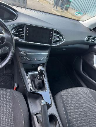 Peugeot 308 1.2 PureTech Blue Lease Active picture 10