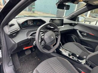 Peugeot e-2008 EV Active 50 kWh picture 10