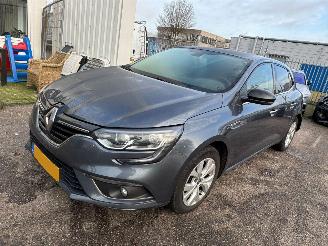 damaged passenger cars Renault Mégane 1.3 TCe Limited 2019/6