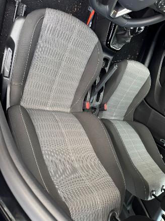 Opel Corsa 1.2 Edition picture 17