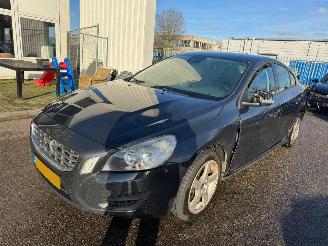 Coche accidentado Volvo S-60 2.0T Intro Edition BJ 2011 223.153 KM 2011/1