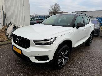 uszkodzony samochody osobowe Volvo XC40 1.5 T3 R-Design AUTOMAAT 2019/10