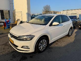 uszkodzony samochody osobowe Volkswagen Polo 1.6 TDI Comfortline Business 2018/4