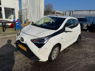 škoda osobní automobily Toyota Aygo 1.0 VVT-i x-play AUTOMAAT 2021/10