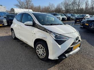 Vaurioauto  passenger cars Toyota Aygo 1.0 VVT-i AUTOMAAT X PLAY 2021/10