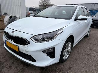 damaged passenger cars Kia Ceed Sportswagon 1.0 T-GDi DynamicLine 2021/7