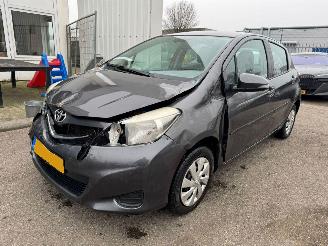 krockskadad bil auto Toyota Yaris 1.0 VVT-i Aspiration 2012/2