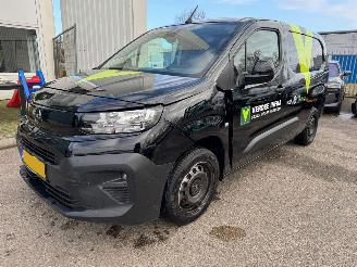 krockskadad bil bedrijf Opel Combo 1.5 BlueHDi 100 S&S L2 2024/9