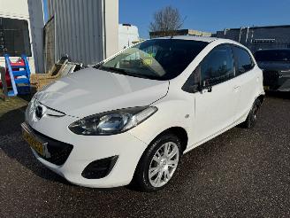 krockskadad bil auto Mazda 2 1.3 Cool 2012/2