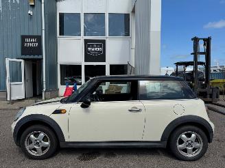 Mini Cooper 3-Deurs 1.6 Cooper Business Line picture 2