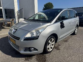 uszkodzony samochody osobowe Peugeot 5008 1.6 VTI Blue Lease 7p 2011/11