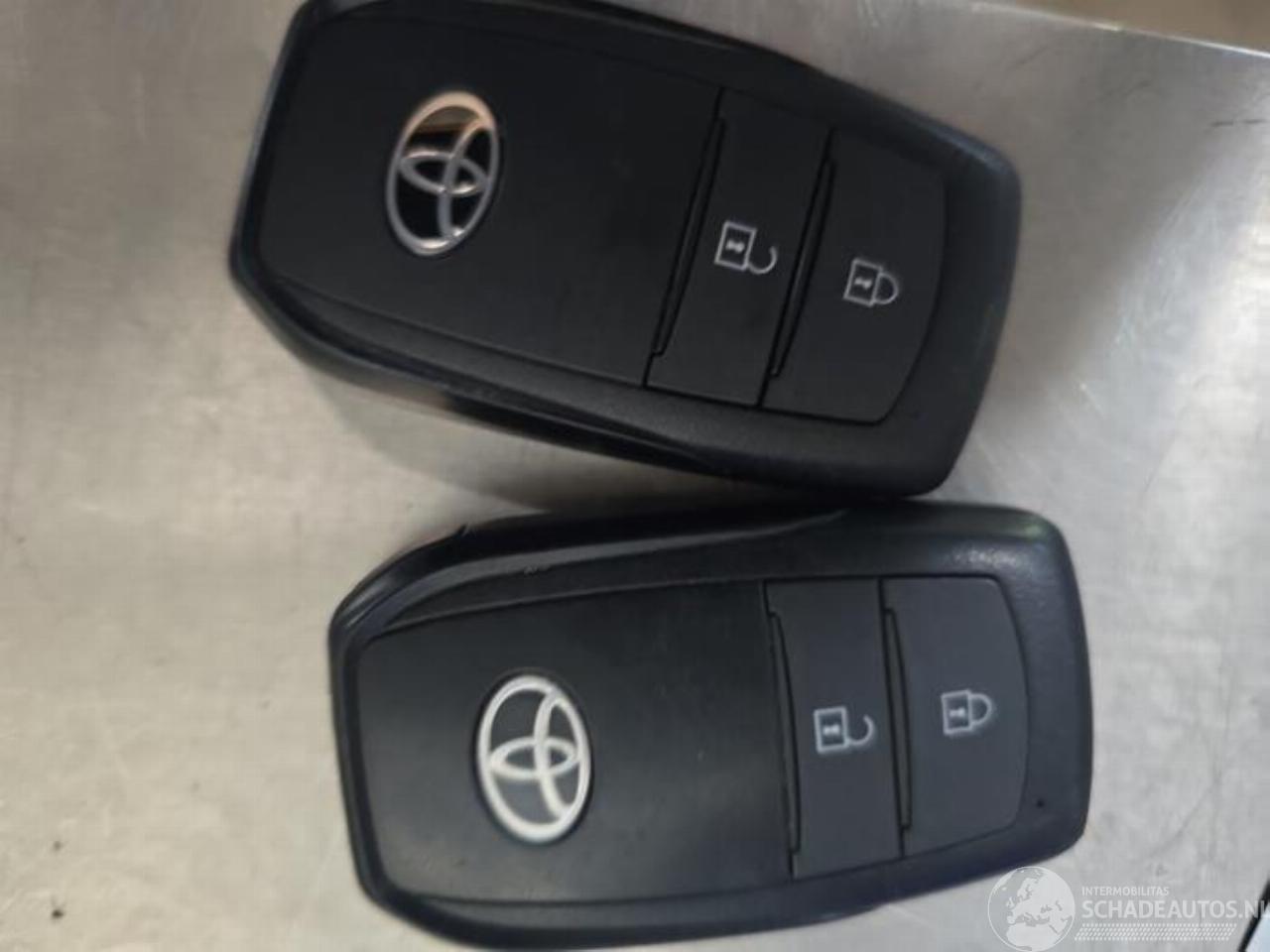 Toyota Yaris Yaris IV (P21/PA1/PH1), Hatchback, 2020 1.5 12V Hybrid 115