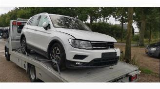 Vrakbiler auto Volkswagen Tiguan Tiguan (AD1), SUV, 2016 / 2024 1.4 TSI 16V 2017/12