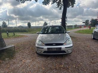 Vrakbiler auto Ford Focus Focus 1, Hatchback, 1998 / 2004 1.6 16V 2004/3