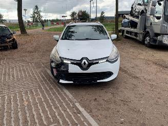 krockskadad bil auto Renault Clio 1.5 dci 2015/4