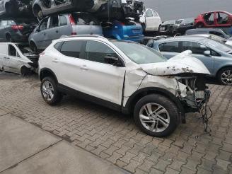 Vrakbiler auto Nissan Qashqai Qashqai (J11), SUV, 2013 1.2 DIG-T 16V 2015/4