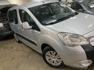 krockskadad bil auto Citroën Berlingo BERLINGO 1.6 MULTISPACE AIRCO 135000 KM 2010/2