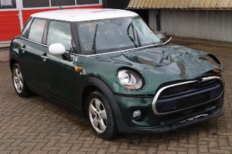 Vrakbiler auto Mini Cooper Mini (F55), Hatchback 5-drs, 2013 1.5 12V Cooper 2016