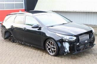 Salvage car Kia Cee d Ceed Sportswagon (CDF), Combi 5-drs, 2018 1.5 T-GDI 16V Eco-Dynamics+ 2022/1