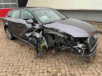 Coche siniestrado Audi A3 A3 Sportback (8VA/8VF), Hatchback 5-drs, 2012 / 2020 1.4 TFSI 16V 40 e-tron 2020/6