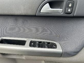 Volvo V-50 2.4 MOMENTUM picture 12