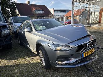Voiture accidenté Volvo S-90 2.0 T4 BUSINESS LUXERY + 2020/8