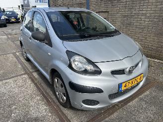 Vaurioauto  passenger cars Toyota Aygo 1.0 12V ACCESS 2010/1
