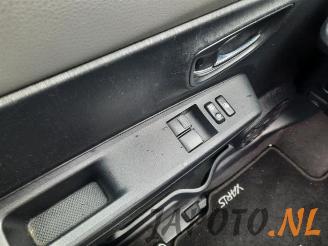 Toyota Yaris Yaris III (P13), Hatchback, 2010 / 2020 1.0 12V VVT-i picture 17