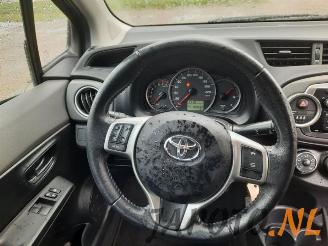 Toyota Yaris Yaris III (P13), Hatchback, 2010 / 2020 1.0 12V VVT-i picture 15