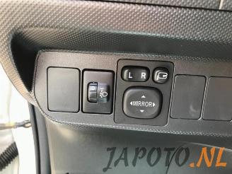 Toyota Auris Auris (E15), Hatchback, 2006 / 2012 1.8 16V HSD Full Hybrid picture 16