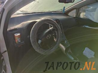 Toyota Auris Auris (E15), Hatchback, 2006 / 2012 1.8 16V HSD Full Hybrid picture 10