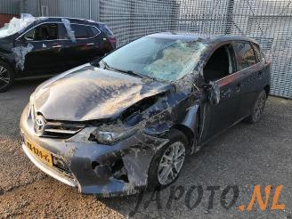 Coche siniestrado Toyota Auris Auris (E18), Hatchback 5-drs, 2012 / 2019 1.8 16V Hybrid 2015/3