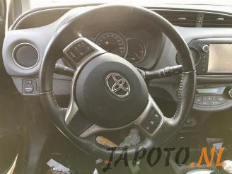 Toyota Yaris Yaris III (P13), Hatchback, 2010 / 2020 1.0 12V VVT-i picture 12