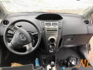 Toyota Yaris Yaris II (P9), Hatchback, 2005 / 2014 1.33 16V Dual VVT-I picture 7