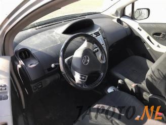 Toyota Yaris Yaris II (P9), Hatchback, 2005 / 2014 1.3 16V VVT-i picture 10