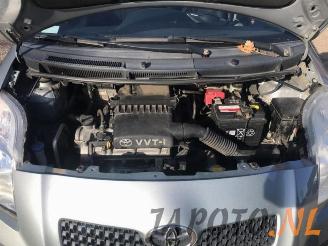 Toyota Yaris Yaris II (P9), Hatchback, 2005 / 2014 1.3 16V VVT-i picture 12