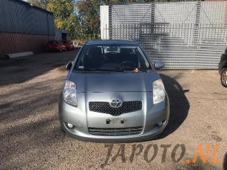 Toyota Yaris Yaris II (P9), Hatchback, 2005 / 2014 1.3 16V VVT-i picture 8