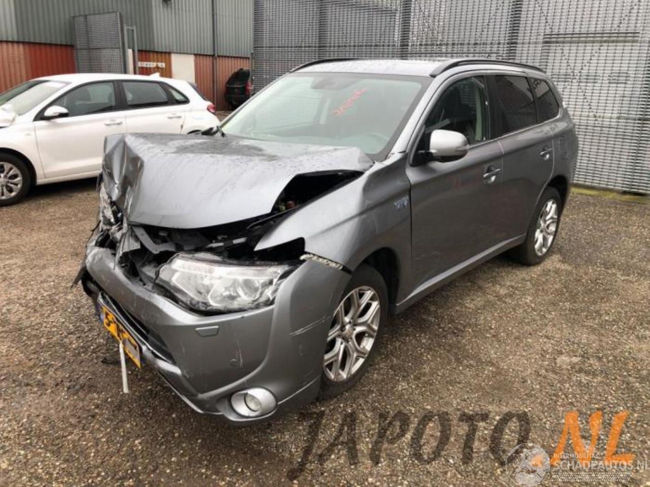 Mitsubishi Outlander Outlander (GF/GG), SUV, 2012 / 2022 2.0 16V PHEV 4x4